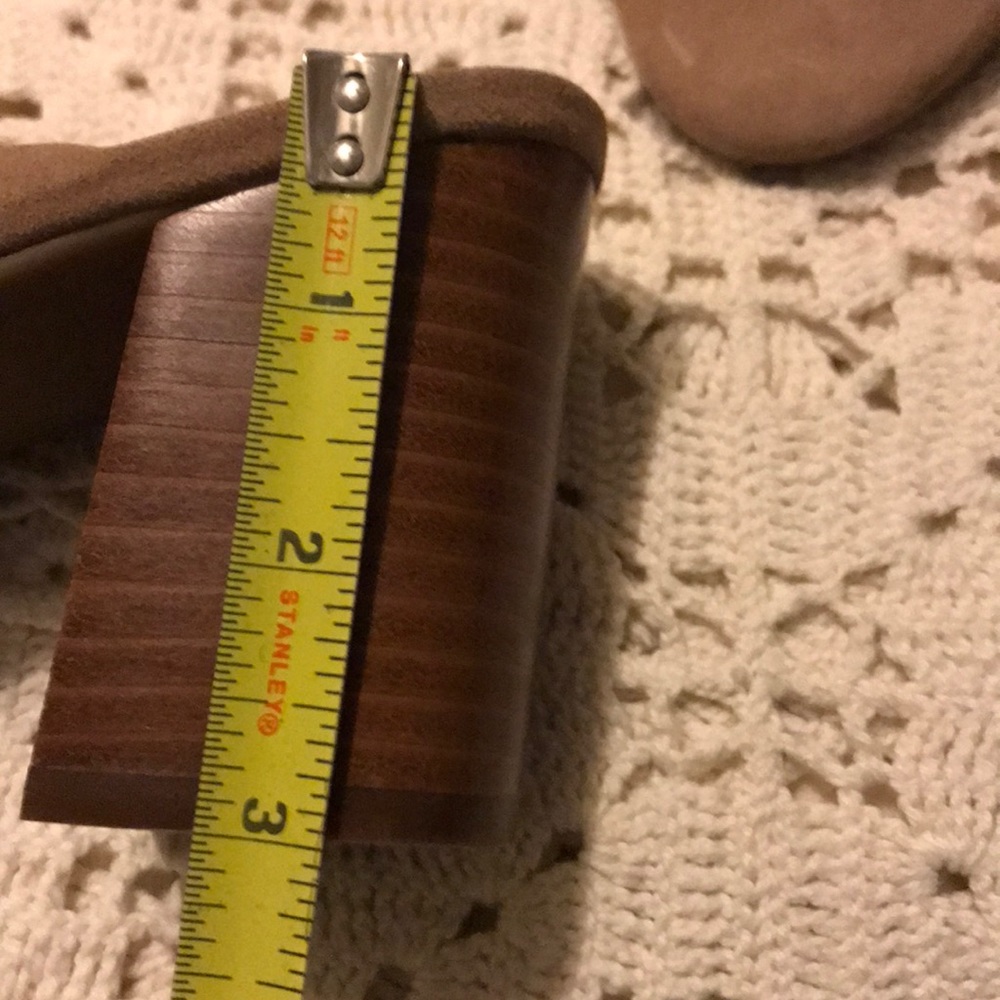 Sueded ruffled sandals! Sexy and feminine! - Picture 7 of 7